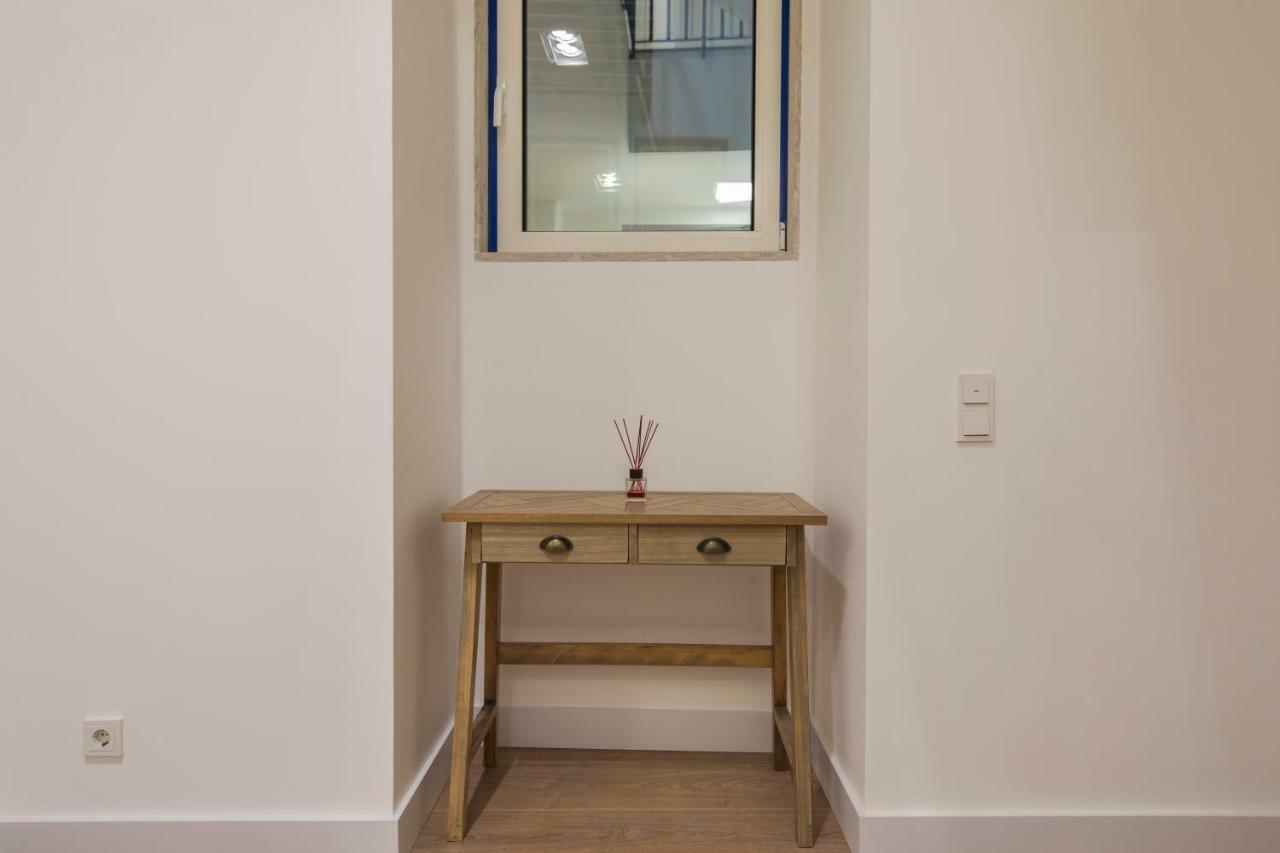 Apartment High Ceiling Duplex At Cais Do Sodre Lisbon